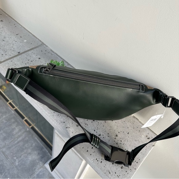 NWT Coach Warren Belt Bag In Signature Canvas With Varsity Motif - Picture 9 of 13